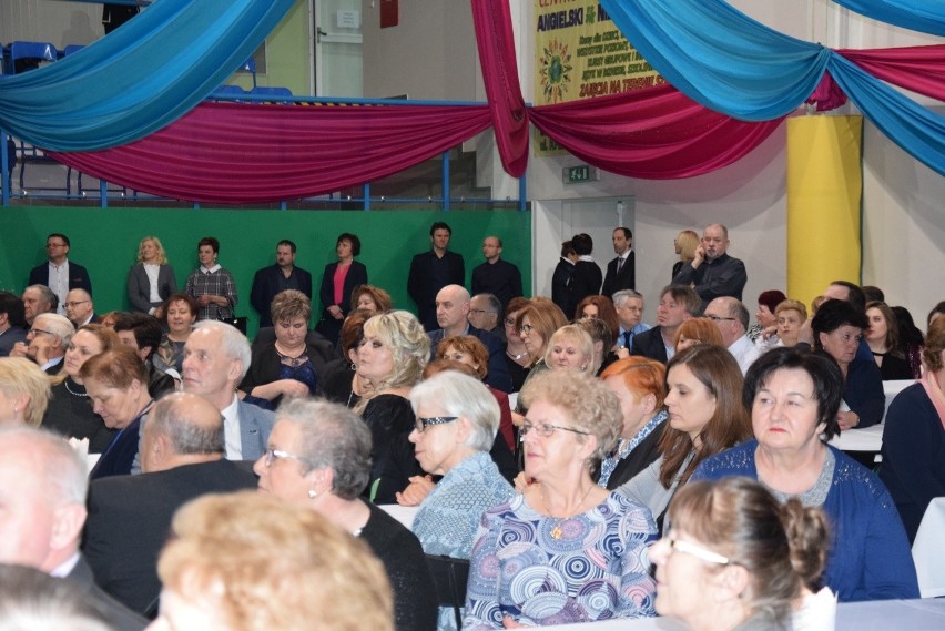 Zielonki. Wójt Śledzikami nagradza decyzje o budowie dróg, walkę ze smogiem oraz śpiewy i tańce [ZDJĘCIA]