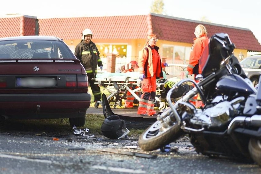 Dwóch motocyklistów w ciężkim stanie trafiło do szpitala po...