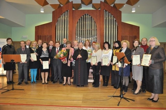 Laureaci nagród w konkursach prezydenta Radomia "Dobre Praktyki 2011 oraz "Dobroczyńca Roku 2011&#8221;.