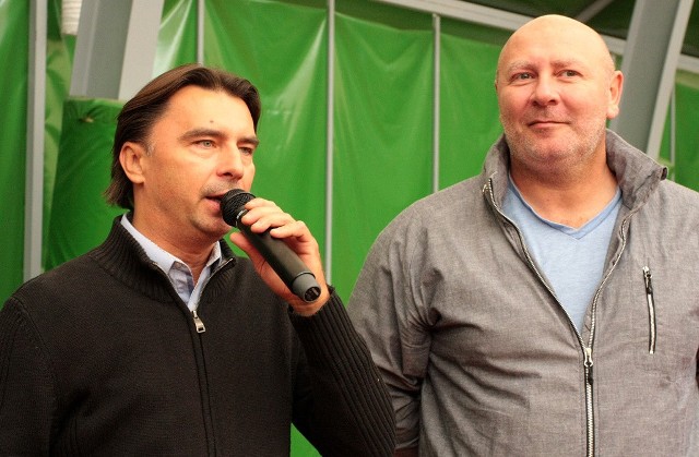 Dariusz Kozelan (z lewej) w ostatnich latach był znany z prowadzenia imprez sportowych w poznańskich szkołach i z redagowania programów dla TV Red Box