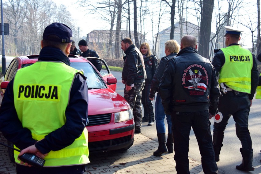 Motocykliści z Jedlicza i Leska wspólnie z policją zorganizowali akcję "Patrz w lusterka motocykliści są wszędzie" [ZDJĘCIA, WIDEO]