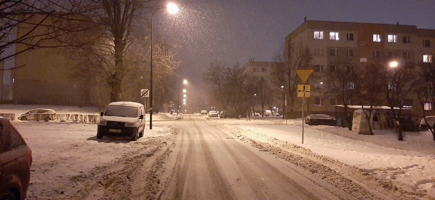 Ślisko na drogach województwa śląskiego. IMGW wydał...