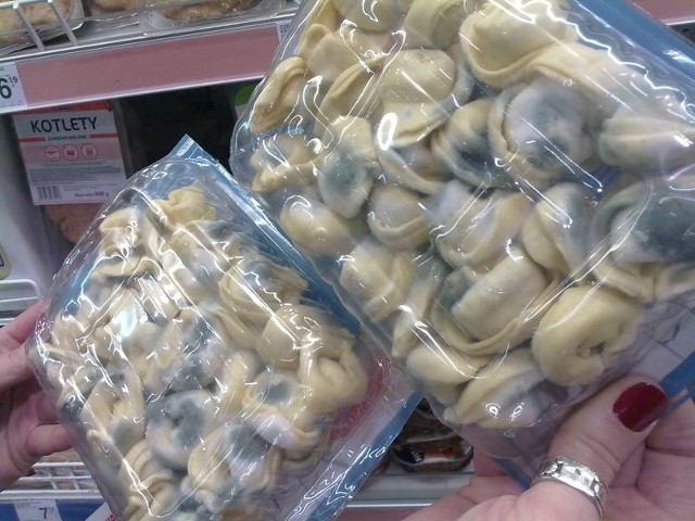 Spleśniałe tortellini w radomskim markecie Carrefour