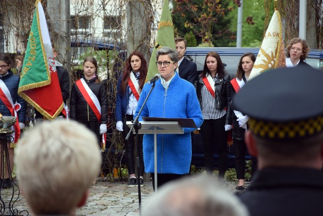 Burmistrz Miastka Danuta Karaśkiewicz w czasie uroczystości Święta Konstytucji 3 Maja. Nie spodobało jej się, że urzędnicy w nim nie uczestniczyli (w większości).