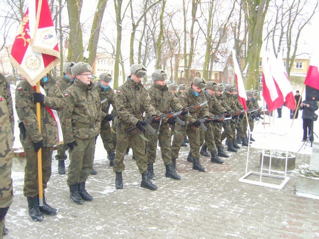 Salwę oddała Kompania Honorowa Wojska Polskiego wystawiona przez Garnizon Honorowy Inowrocław 