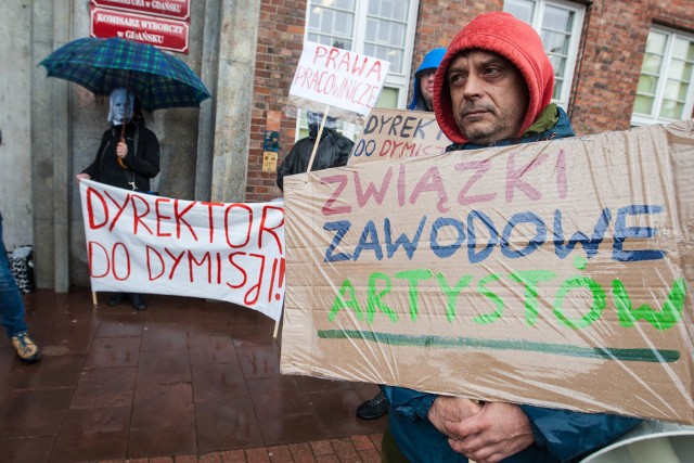 W poniedziałek 18.09.2017 r. przed Urzędem Marszałkowskim protestowali pracownicy Opery Bałtyckiej