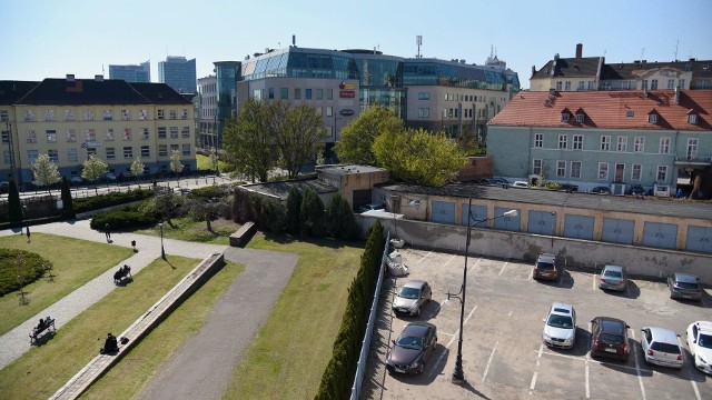 Dzięki zwartemu porozumieniu między Kościołem a miastem powstanie nowa droga z placu Kolegiackiego na ul. Podgórną. Dzięki temu mieszkańcy i turyści będą mogli przez miasto iść... na szagę.