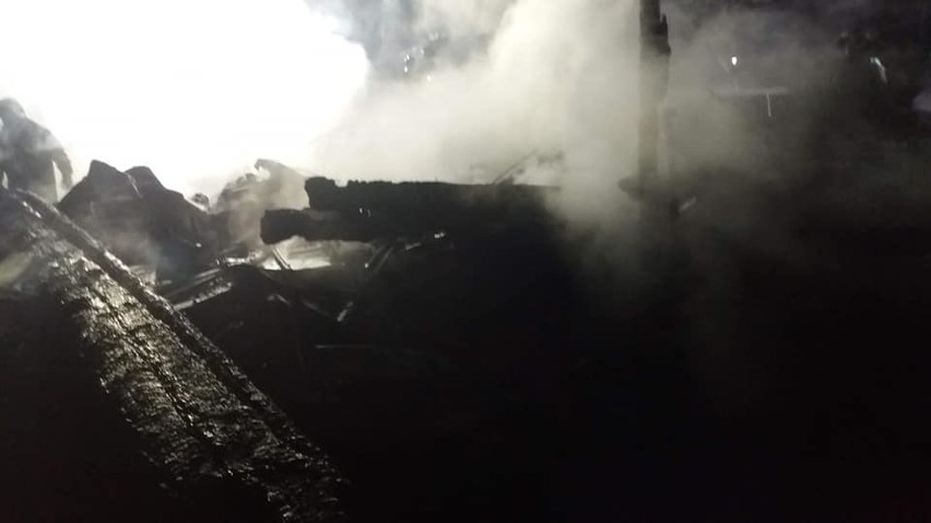 Suwałki. Pożar przy ulicy Staniszewskiego. Spłonęła stodoła i ciężarówka (zdjęcia)