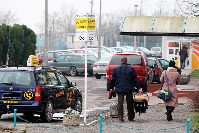 Wczoraj koperta pod szpitalem była jeszcze zarezerwowana przez kierowców z Hallo Taxi