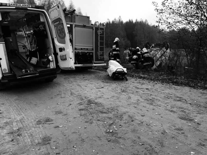 Borsukówka. Dachowanie citroena na drodze lokalnej. Kierowca nie przeżył wypadku [ZDJĘCIA]