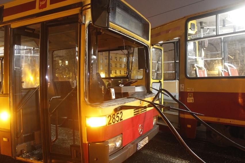 Wypadek na Narutowicza. Autobus MPK zderzył się z tramwajem [ZDJĘCIA]