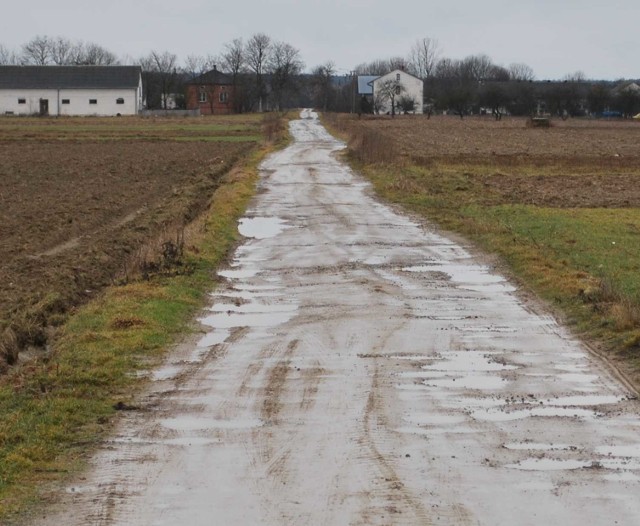 To jedna z dróg w gminie Solec nad Wisłą, które mają zostać wkrótce przebudowane.