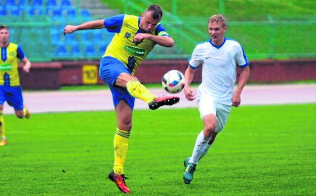 Maciej Mysiak (z lewej) zapewnia, że jego drużyna jedzie do Przodkowa na mecz z GKS-em po trzy punkty