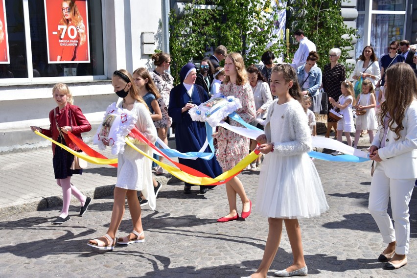 Procesja Bożego Ciała 2021 przeszła ulicami Żnina [zdjęcia]