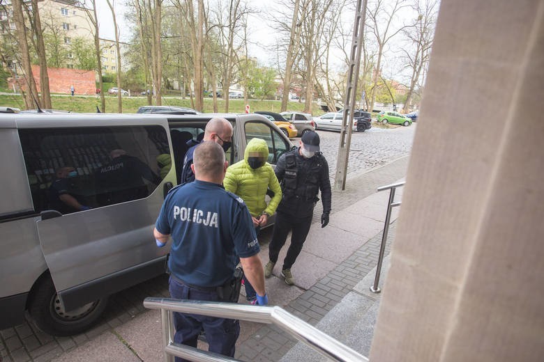 Bójka na maczety w Słupsku. Cztery areszty i dozór przełożonego
