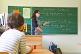 Powrót do szkół od września: ZNP apeluje o obowiązkowe testy na obecność koronawirusa dla nauczycieli. MEN: To absurdalny postulat