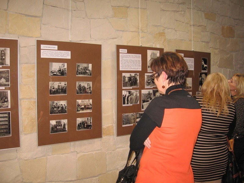 Wystawa ukazuje 90 let radomskiej biblioteki