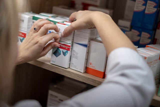 UOKiK podejrzewa, że hurtownie farmaceutyczne mogą uzgadniać między sobą ceny leków. To nielegalne i powoduje, że leki są droższe. 