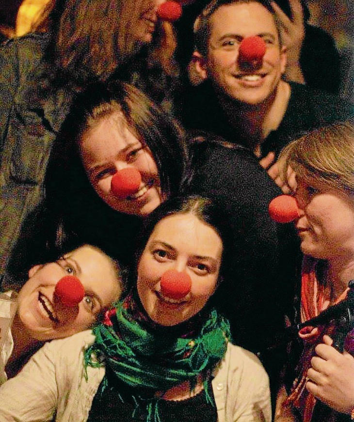 Kamila wśród swoich przyjaciół z Fundacji Dr Clown