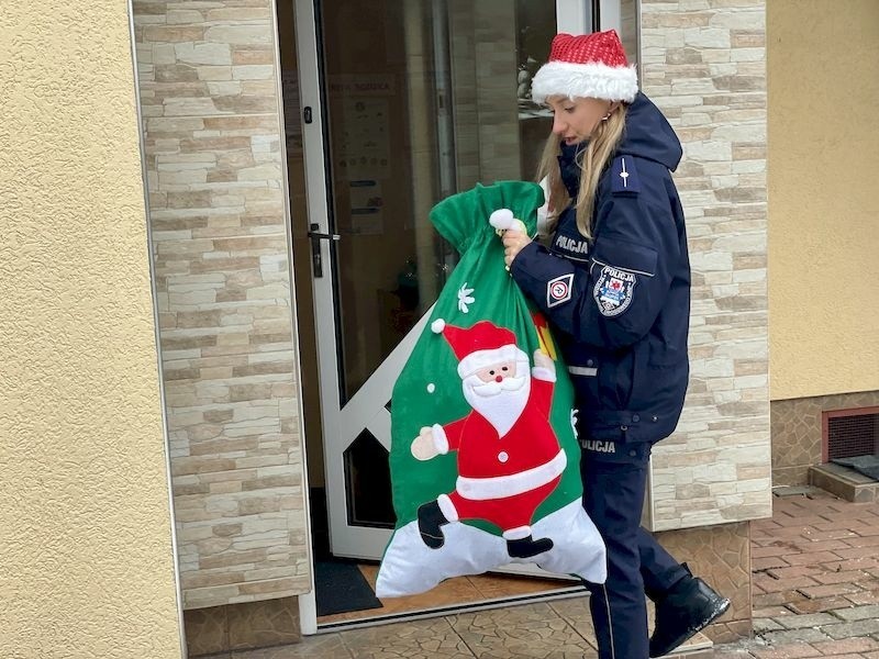 Słupscy policjanci musieli pomóc Świętemu Mikołajowi