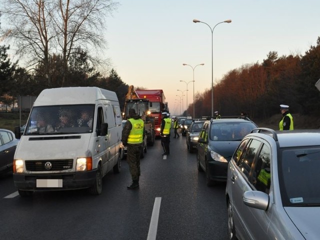 Policjanci kontrolowali drogi powiatu zielonogórskiego i w Ochli.