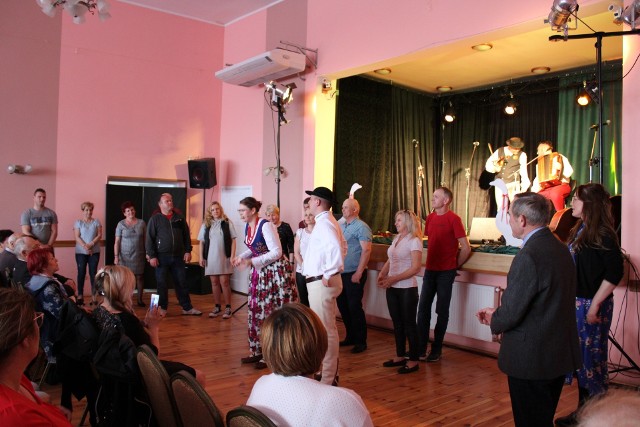 Uczestnicy imprezy w góralskim stylu świetnie bawili się w kijewskiej świetlicy