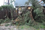 Burza: Gwałtowna burza pozbawiła dachu nad głową całą rodzinę