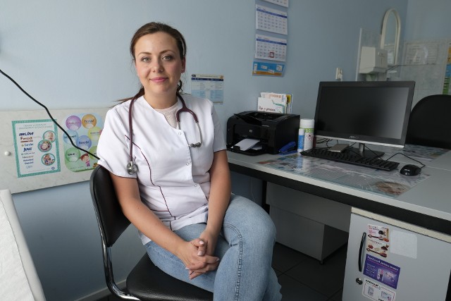 Lekarz pediatra, Maria Cichulska pracuje w zawodzie dopiero kilka lat, ale już zyskała dobre opinie wśród pacjentów przychodni przy ul. Fałata