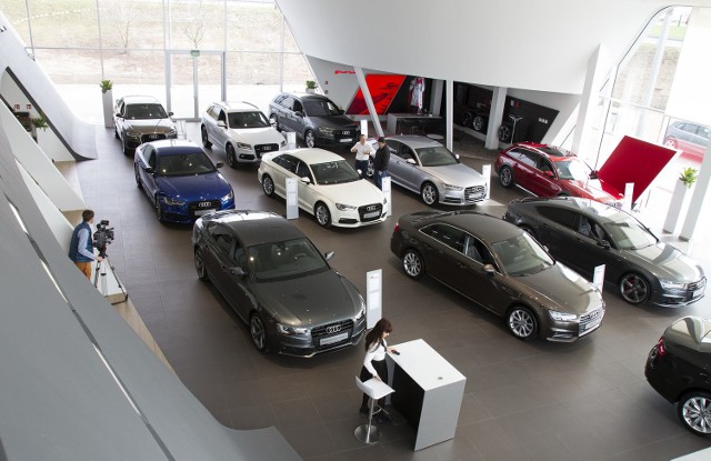 Audi zanotowało w sierpniu wzrost sprzedaży nowych samochodów o blisko 38 procent w porownaniu z analogicznym okresem ubiegłego roku.