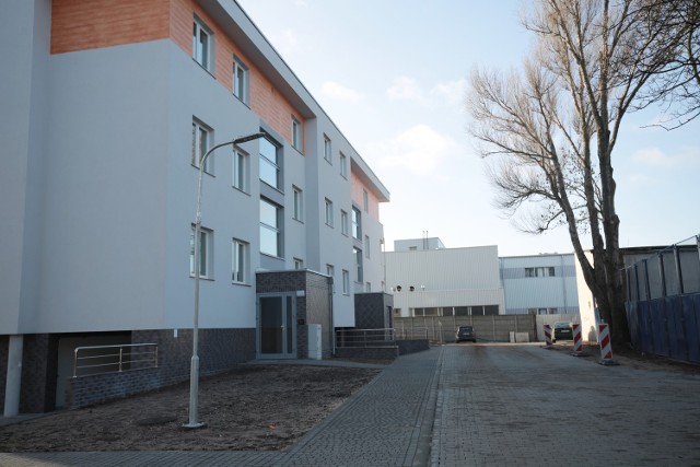 Nowe osiedle i nowe kamienice w centrum SłupskaFirma EKP Deweloper kończy budowę pierwszego budynku mieszkalnego przy ul. Szymanowskiego. Znajduje się w nim 18 mieszkań.
