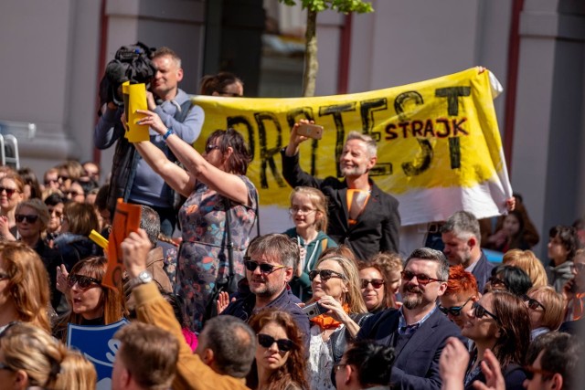 ZNP chce przeprowadzić sondaż w sprawie strajku.