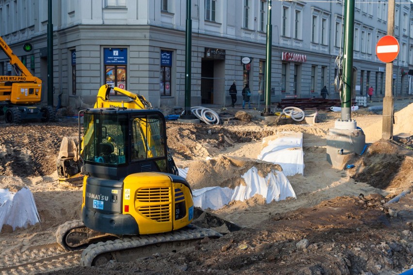 Kraków. Ulica Krakowska odkrywa kolejne tajemnice, ale roboty budowlane się opóźniają [ZDJĘCIA]