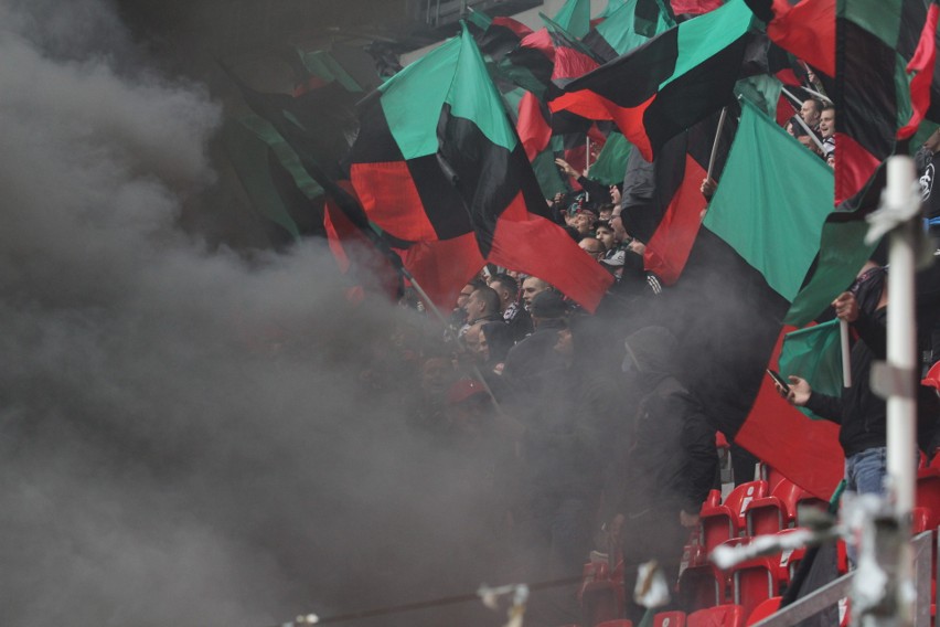 Derby Łodzi Widzew - ŁKS bez kibiców? Policja po wydarzeniach w Tychach