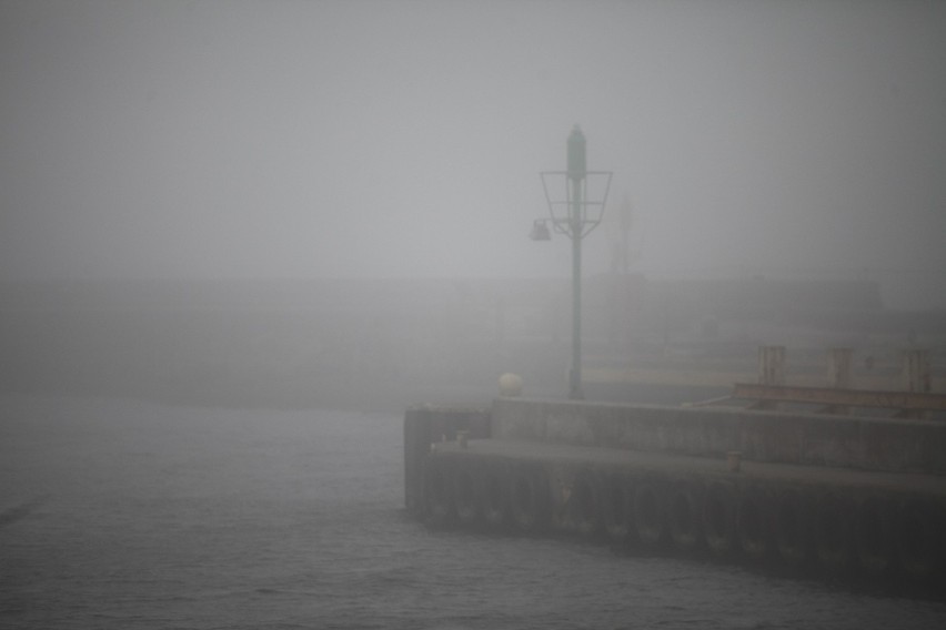 Dziś po południu ustecki port spowiła gęsta mgła.W ciągu...