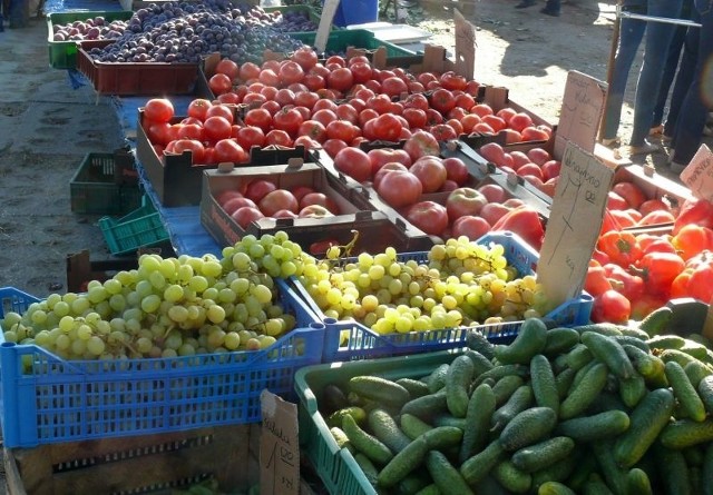 Ceny pomidorów po 7 zł za malinówki, tyle samo za "opole". Ceny pomidorów krajowych 3,0-3,5 zł/kg.