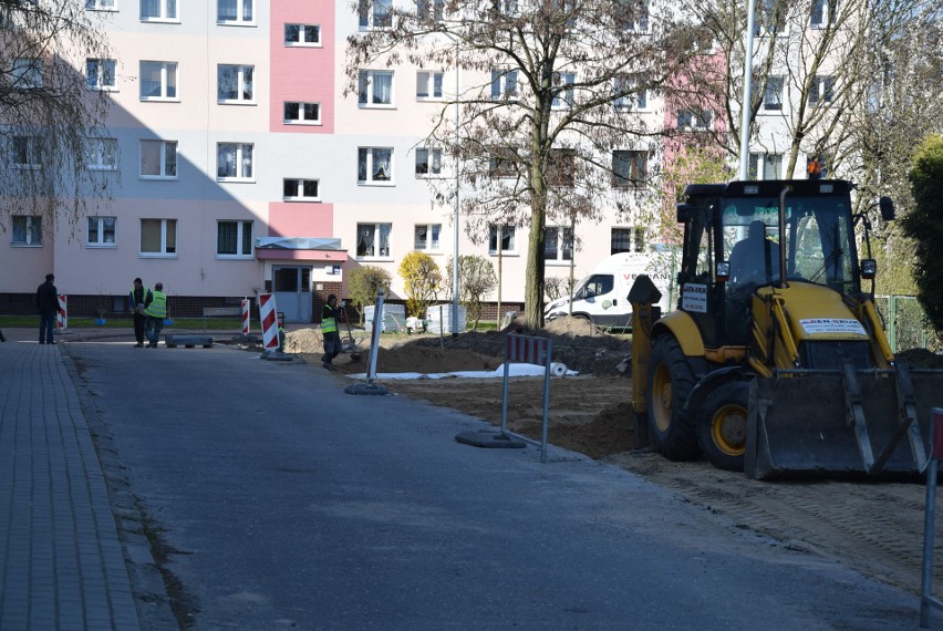 Stargard. Trwa budowa nowych miejsc postojowych przy ulicy Żeromskiego