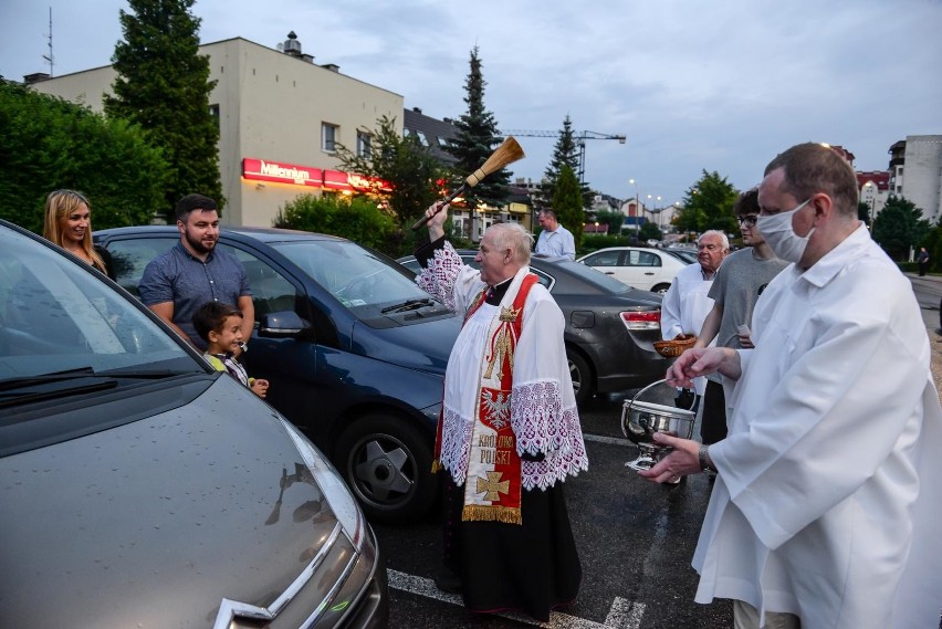 Święcenie pojazdów na św. Krzysztofa w parafii św. Jadwigi...