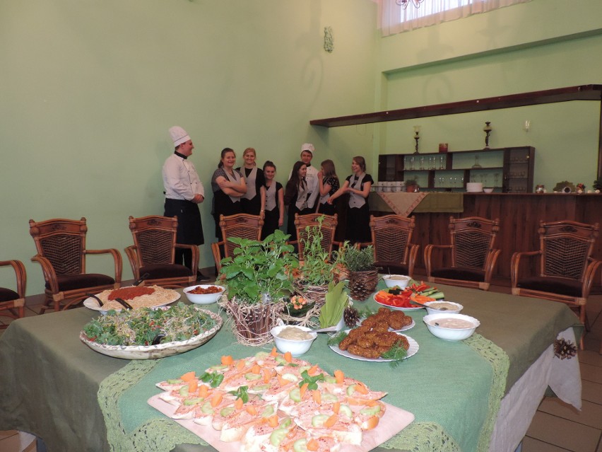 Kuchnia wegańska w Małkini. Potrawy przygotowali w szkole [ZDJĘCIA] 