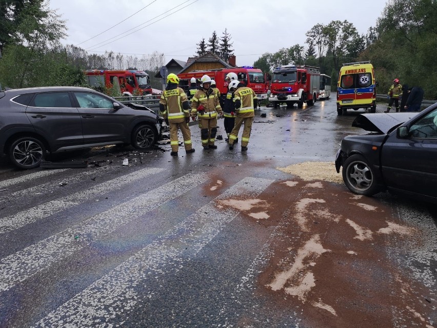 Do wypadku doszło w centrum Olszyn, obok mostu i przejścia...