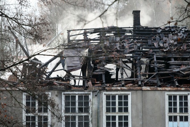 Pożar Dworu IV w Gdańsku wybuchł w piątek wieczorem.