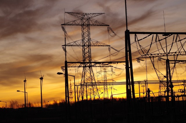 W dniach 8-10 listopada firma Enea w wielu miejscach zaplanowała tymczasowe wyłączenia prądu. Sprawdźcie, czy będziecie mieli prąd w swoich domach.
