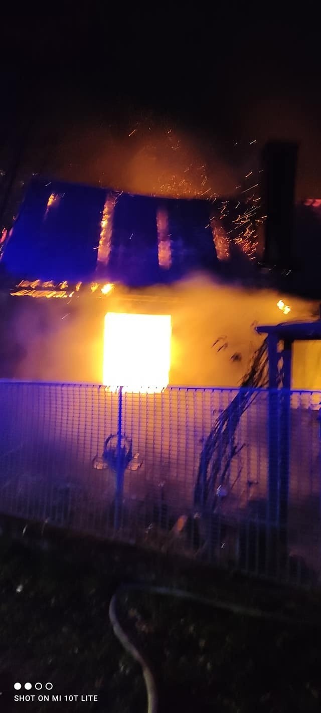Pożar w Romanowie w gminie Bodzechów. Dom spłonął doszczętnie [ZDJĘCIA]