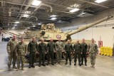 Żołnierze z Poznania już poznają czołgi Abrams. Instruktorzy wojsk pancernych polecieli na kurs do USA