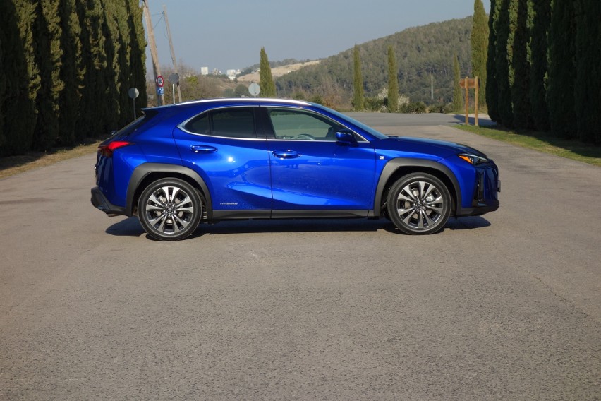 Lexus UX...