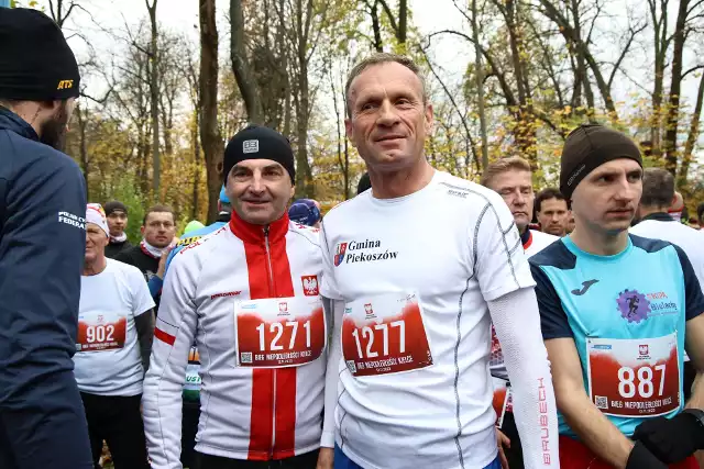 Olimpijczycy w kolarstwie - Tomasz Brożyna i Zbigniew Piątek - również wzięli udział w Biegu Niepodległości w Kielcach