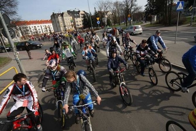 Ubiegłoroczna parada rowerzystów ulicami miasta.