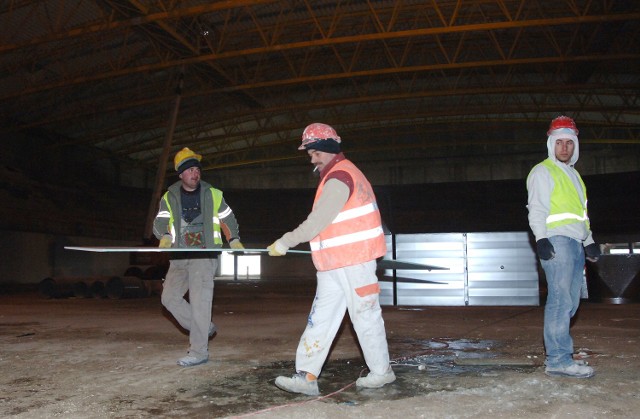Władze Koszalina zabiegały u wiceministra zgody na przyśpieszenie zakończenia budowy hali widowiskowo-sportowej.