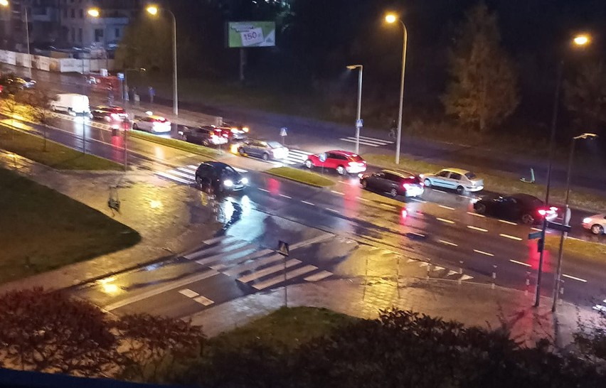 Białystok. Śmiertelny wypadek o zmroku. Nie żyje kobieta potrącona na przejściu dla pieszych