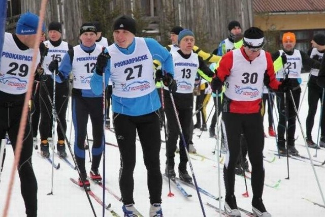 Przed rokiem pogoda była zdecydowanie bardziej łaskawa dla narciarzy biorących udział w biegu "Tropem Żubra".