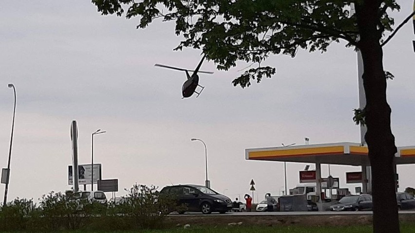 Prywatny helikopter wylądował na stacji benzynowej przy S17. Pilot zatankował i ... odleciał 